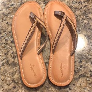 Universal Thread sandals size 9